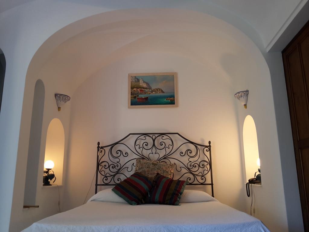 Casa Del Solitario Capri Bilik gambar
