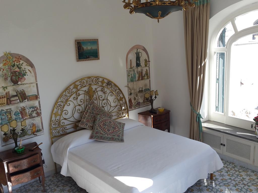 Casa Del Solitario Capri Bilik gambar
