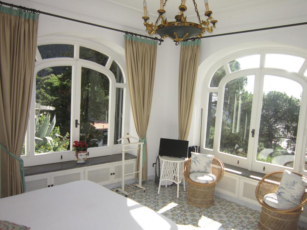 Casa Del Solitario Capri Bilik gambar