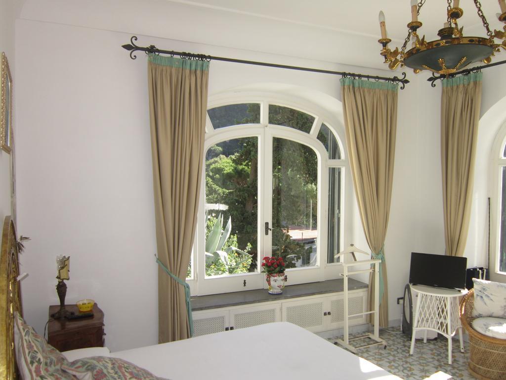 Casa Del Solitario Capri Bilik gambar
